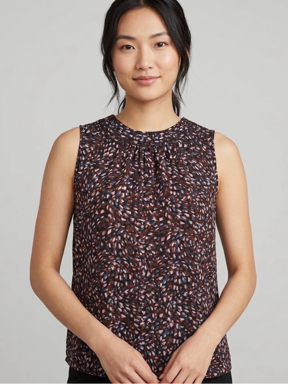 Evereve - Sleeveless Women’s Blouse with Eye Catching Pattern
